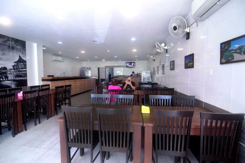 Oyo 836 Mandurah Room & Cafe Kuching Exteriör bild