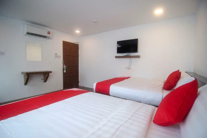 Oyo 836 Mandurah Room & Cafe Kuching Exteriör bild