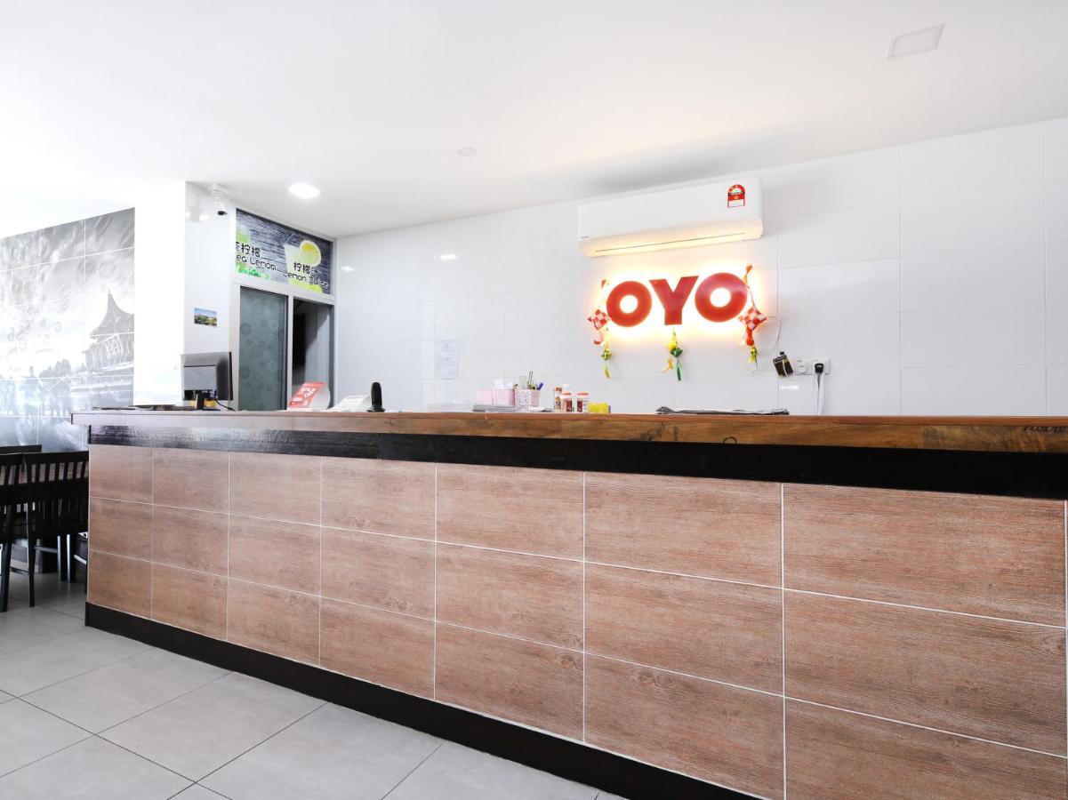 Oyo 836 Mandurah Room & Cafe Kuching Exteriör bild